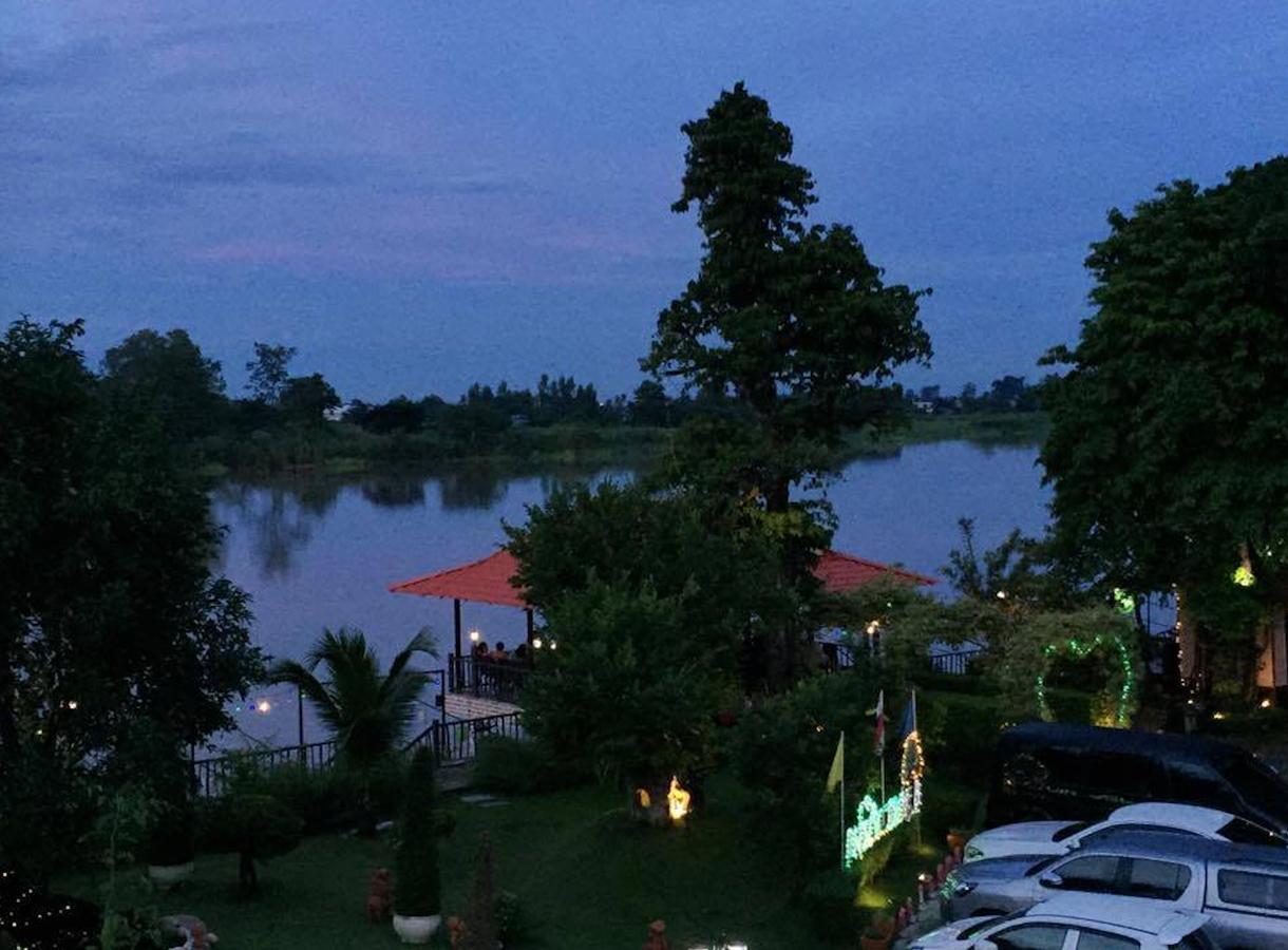 Maeping Mango Riverside Resort Kamphaeng Phet Exterior foto